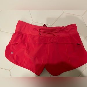 Lulu size 6 2.5 light red/pink